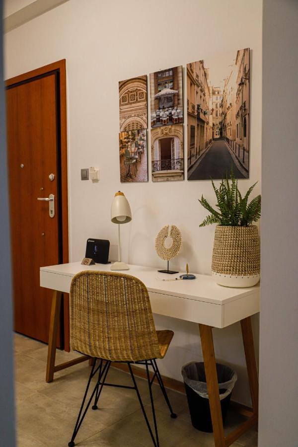 Newly Renovated Apartment 7 Min Walk From Acropolis Athen Exterior foto